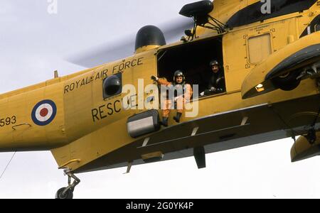 202 Escadron RAF Lossiemouth Moray Écosse.RAF sauvetage Sea King exercice de sauvetage en hélicoptère 1989 Banque D'Images