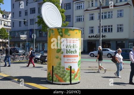 Publicité pour tinplate CAN à Steglitz, Berlin, Allemagne - 3 juin 2021. Banque D'Images