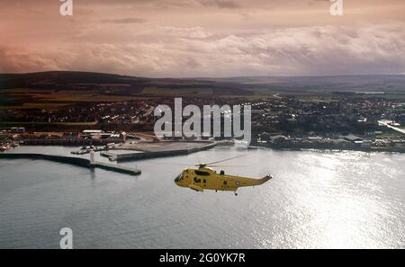 202 Escadron RAF Lossiemouth Moray Écosse.RAF sauvetage Sea King exercice de sauvetage en hélicoptère 1989 Banque D'Images