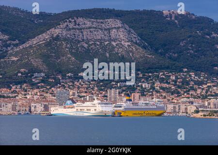 FRANCE, VAR (83) TOULON, LE PORT COMMERCIAL DE TOULON, EST LE PREMIER PORT FRANÇAIS POUR LA CORSE Banque D'Images