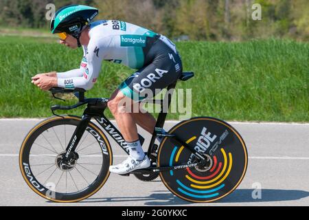 Peter Sagan (Team Bora - Hansgrohe) vu en action lors d'un procès à temps individuel.le Tour de Catalogne Cyclisme 2021 a eu lieu du 22 au 28 mars 2021. La deuxième étape, le 23 mars 2021, est un essai de 18.5 kilomètres dans la ville de Banyoles (Espagne). Le gagnant de cette étape est l'australien Rohan Dennis (Team Ineos Grenadiers). Le vainqueur de la dernière classification générale est le britannique Adam Yates (Team Ineos Grenadier) Banque D'Images