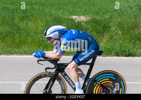 Dries Devenyns (team Deceuninck Quick Step) vu en action pendant un essai de temps individuel.le Tour de Catalogne Cyclisme 2021 a eu lieu du 22 au 28 mars 2021. La deuxième étape, le 23 mars 2021, est un essai de 18.5 kilomètres dans la ville de Banyoles (Espagne). Le gagnant de cette étape est l'australien Rohan Dennis (Team Ineos Grenadiers). Le vainqueur de la dernière classification générale est le britannique Adam Yates (Team Ineos Grenadier) Banque D'Images