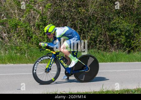 Louis Meintjes (intermarché wanty - gobert materials) vu en action lors d'un procès à temps individuel.le Tour de Catalogne Cyclisme 2021 a eu lieu du 22 au 28 mars 2021. La deuxième étape, le 23 mars 2021, est un essai de 18.5 kilomètres dans la ville de Banyoles (Espagne). Le gagnant de cette étape est l'australien Rohan Dennis (Team Ineos Grenadiers). Le vainqueur de la dernière classification générale est le britannique Adam Yates (Team Ineos Grenadier) Banque D'Images