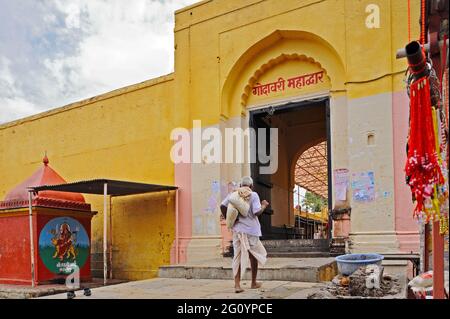 22 Sep 2012 entrée porte principale de Frome Godavari au Sanctuaire de Sant Eknath complexe de temple sur la rive de la rivière Godavri- Paithan anciennement Pratishthsna District au Banque D'Images