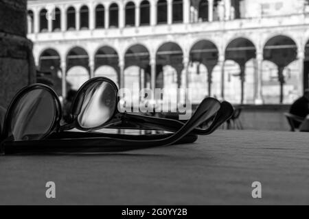 CREMONA, LOMBARDIE, ITALIE - 28 mai 2021: Cremona, Italie - ville scènes de centre-ville et violons ce milieu d'été à Cremona mai 2021 après verrouillage res Banque D'Images