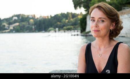 KEELEY HAWES dans CE QUE LE DURRELLS A FAIT ENSUITE (2019), dirigé par EWEN THOMSON et TOBY ROEBUCK. Crédit : Hub ITV / Album Banque D'Images