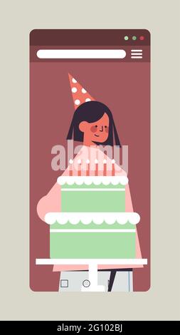 femme en chapeau festif célébrant en ligne anniversaire fête fille dans l'écran de smartphone soufflé gâteau bougies Illustration de Vecteur