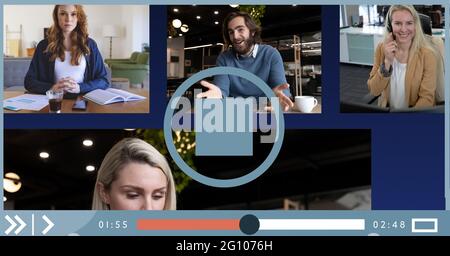 Composition d'un groupe d'hommes d'affaires ayant des appels vidéo sur écran d'interface de lecture vidéo Banque D'Images