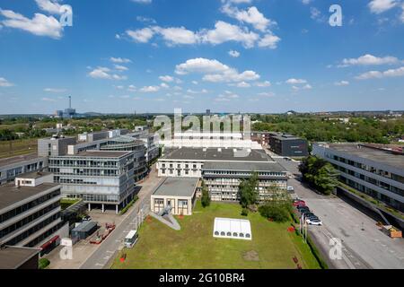 Allemagne, Oberhausen, Alt-Oberhausen, Oberhausen-Lirich, région de Ruhr, Rhin inférieur, Rhénanie-du-Nord-Westphalie, NRW, quartier 231, Parc d'affaires pour la location de bureaux, l'ancien Babcock Borsig AG, fabricant de chaudières à vapeur, blocs de bureaux et bâtiments administratifs, derrière l'usine d'incinération des déchets GMVA Banque D'Images