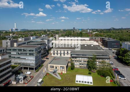 Allemagne, Oberhausen, Alt-Oberhausen, Oberhausen-Lirich, région de Ruhr, Rhin inférieur, Rhénanie-du-Nord-Westphalie, NRW, quartier 231, Parc d'affaires pour la location de bureaux, l'ancien Babcock Borsig AG, fabricant de chaudières à vapeur, blocs de bureaux et bâtiments administratifs, derrière l'usine d'incinération des déchets GMVA Banque D'Images