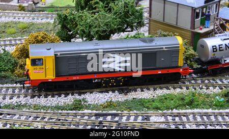 Un modèle diesel de classe 20 en gris Railfreight. Banque D'Images