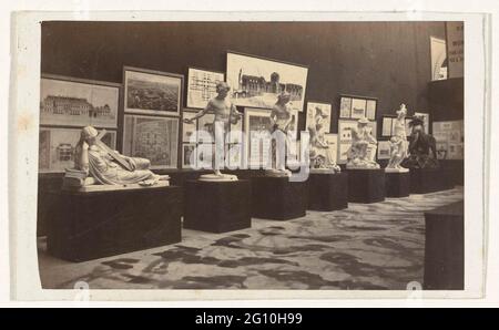 Exposition universelle (exposition universelle), Paris 1867: Vue dans la galerie française avec images et dessins; Expo Galerie Francais. Banque D'Images