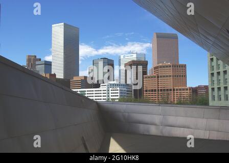 Vue sur le toit de la ville depuis le musée d'art de Denver, Denver, Colorado Banque D'Images