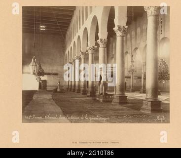 S 94. Colonnade de la Mosquée de Groote. Damas; Syrie; 422. Amortisseur. Colonnade Dance l'interieur de la Grande Mosquee Bonfils .. La Collonade à l'intérieur de la grand-mère ou de la grande mosquée. La photo fait partie de la série de photos de Syrie recueillies par Richard Polak. Banque D'Images