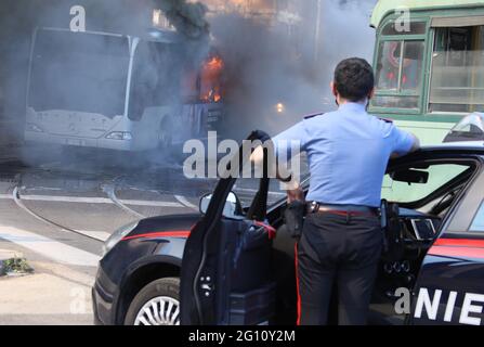 Rome, Italie. 04e juin 2021. Rome, autobus ATAC de Rome détruit par des flammes causées par une panne, dans le centre de Rome. Photo : crédit : Agence photo indépendante/Alamy Live News Banque D'Images