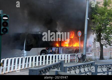 Rome, Italie. 04e juin 2021. Rome, autobus ATAC de Rome détruit par des flammes causées par une panne, dans le centre de Rome. Photo : crédit : Agence photo indépendante/Alamy Live News Banque D'Images