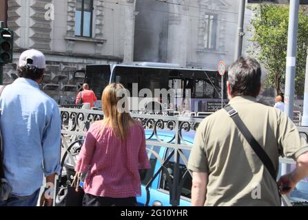 Rome, Italie. 04e juin 2021. Rome, autobus ATAC de Rome détruit par des flammes causées par une panne, dans le centre de Rome. Photo : crédit : Agence photo indépendante/Alamy Live News Banque D'Images