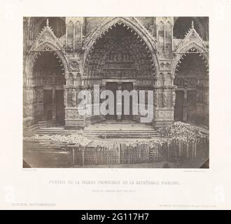 Portail principal de la cathédrale d'Amiens (porte de la façade principale de la Cathédrale d'Amiens) (planche 12); souvenirs photos, Lille 1853. Banque D'Images