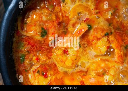 Vue de dessus de ragoût de crevettes, de moqueca, plat brésilien Banque D'Images