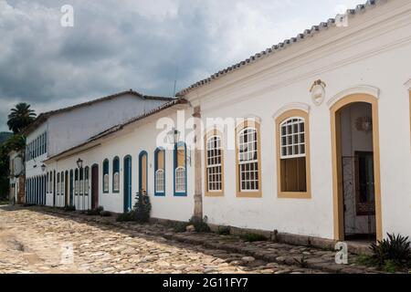 Vue sur une vieille ville coloniale Paraty, Brésil Banque D'Images