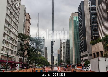 SAO PAULO, BRÉSIL - 2 FÉVRIER 2015 : vue sur les gratte-ciels le long de l'Avenida Paulista à Sao Paulo, Brésil Banque D'Images