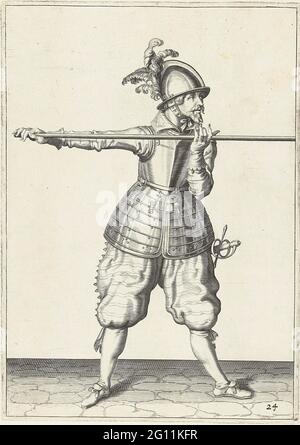 Soldat portant sa brochette avec les deux mains horizontalement à hauteur d'épaule, sa main droite au pied de l'arme; armes handhe van Roers Musquettes et les Splies. Un soldat, pour les pieds, qui porte une brochette (lance) avec les deux mains horizontalement à hauteur d'épaule, sa main droite au pied de l'arme. Cet imprimé fait partie de la gamme de 32 imprimés numérotés de brochettes des bras. Banque D'Images