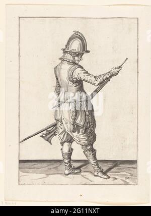 Soldat poussant sa poudre et sa balle au cours de sa barre; Arms handhe van Roers Musquettes et les Splies. Un soldat, plein, à droite, tenant un remuer (un certain type d'arme à feu) avec sa main gauche sur son os gauche et apporte sa main droite avec sa main droite, pour pousser la poudre et la balle. Cet imprimé fait partie de la série de 42 empreintes numérotées d'agitateurs des bras. Banque D'Images