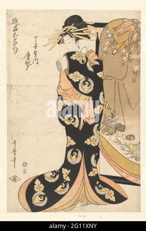 Courtisane Karagoto de la maison Chojiya; Chojiya Uchi Karagoto; Courtisanes et les cinq festivals; Yukun Goskku. Courtisane, dans un kimono noir avec un motif de fleurs de pêche stylisées et des grues, debout à la crémaillère au-dessus de laquelle kimono avec un motif de coquillages, d'algues et de poupées entre les fleurs. Les poupées et la fleur de pêche font référence à la poupée ou à la fête de fille au cours du troisième mois. (Bijinga) Banque D'Images
