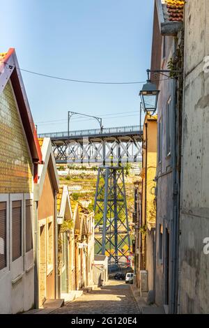 Rue étroite de Vila Nova de Gaia, Porto District, Portugal, Europe Banque D'Images