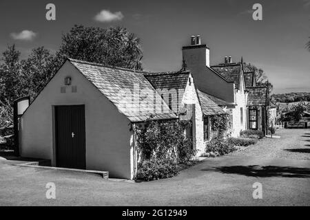 L'image est celle des cottages des jardins botaniques royaux de Port Logan, près de Stranraer, sur la péninsule Dumfries Galloway. Banque D'Images