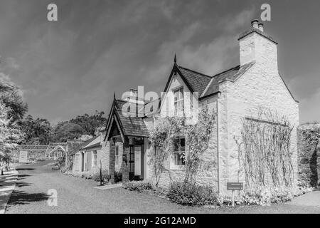 L'image est celle des cottages des jardins botaniques royaux de Port Logan, près de Stranraer, sur la péninsule Dumfries Galloway. Banque D'Images