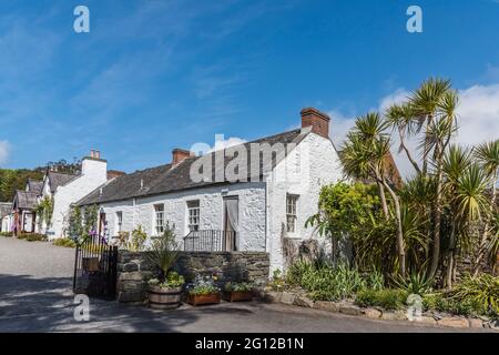 L'image est celle des cottages des jardins botaniques royaux de Port Logan, près de Stranraer, sur la péninsule Dumfries Galloway. Banque D'Images