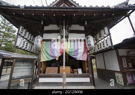 KYOTO, JAPON - 18 décembre 2019 : Kyoto, Japon - 28 novembre 2019 : Temple Kodaiji Tenmangu à Kyoto, Japon. Kodaiji Tenmangu Shrine en face de Kodai-ji Shinto TEM Banque D'Images