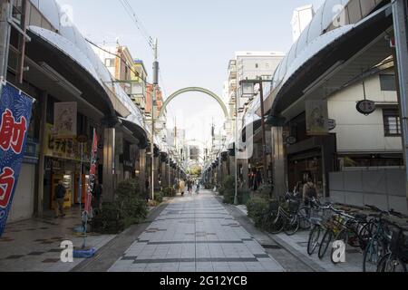 OSAKA, JAPON - 06 décembre 2019 : Osaka, Japon - 02 décembre 2019 : le quartier Shinsekai d'Osaka. Banque D'Images