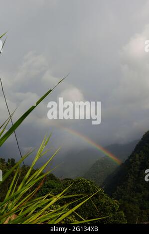 Sur arc-en-ciel nuageux , Sikkim Banque D'Images