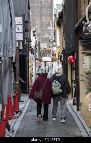 KYOTO, JAPON - 12 décembre 2019 : Kyoto, Japon - 26 novembre 2019 : scène de la rue Kiyamachi Dori, avec les habitants et les visiteurs, à Kyoto, Japon Banque D'Images