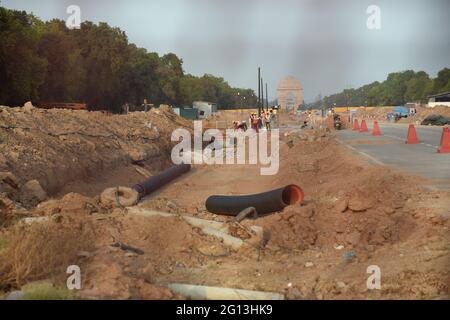 Les travaux de creusage ont commencé dans le cadre du projet de redéveloppement de Central Vista qui couvre la refonte de Central Vista, l'administration centrale de l'Inde Banque D'Images