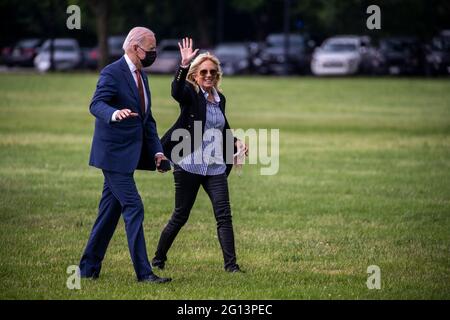 Washington DC, États-Unis . 04e juin 2021. LE président AMÉRICAIN Joe Biden, avec la première dame Dr. Jill Biden, se déporte de Marine One sur l'Ellipse alors qu'il retourne à la Maison Blanche à Washington, DC, Etats-Unis, 04 juin 2021. Plus tôt dans la journée, le président Biden a prononcé des remarques sur le rapport de mai sur les emplois à Rehoboth Beach, Delaware.Credit: Shawn thew/Pool via CNP /MediaPunch Credit: MediaPunch Inc/Alay Live News Banque D'Images