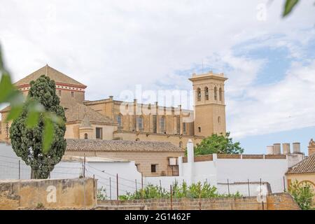 Vue magnifique sur la façade de l'église Colegiata de Nuestra Señora de la Asunción à Osuna, Séville, Andalousie, Espagne Banque D'Images