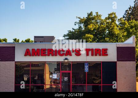 Un magasin américain de pneus à Modesto Californie États-Unis Banque D'Images