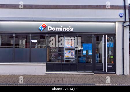 Tôt le matin dans le centre-ville de Haverfordwest, été 2021. Banque D'Images