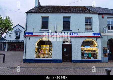 Tôt le matin dans le centre-ville de Haverfordwest, été 2021. Banque D'Images