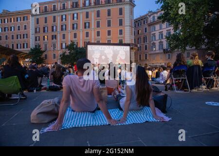 Rome, Italie. 04e juin 2021. Soirée d'ouverture de l'édition 2021 du festival de cinéma 'il Cinema in Piazza' sur la Piazza San Cosimato à Rome (photo de Matteo Nardone/Pacific Press) crédit: Pacific Press Media production Corp./Alay Live News Banque D'Images