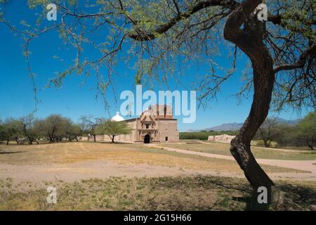 Mission église au parc national historique de Tumacácori, Arizona, États-Unis Banque D'Images