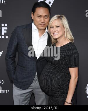 Los Angeles, États-Unis. 04e juin 2021. Jon M. Chu et Kristin Hodge arrivent au Festival international du film Latino de Los Angeles 2021 - DANS LES HAUTEURS projection spéciale de l'aperçu qui a eu lieu au TCL Chinese Theatre à Hollywood, CA, le vendredi, ?juin 4, 2021. (Photo par Sthanlee B. Mirador/Sipa USA) crédit: SIPA USA/Alay Live News Banque D'Images