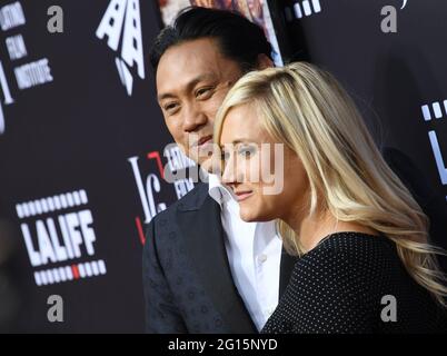 Los Angeles, États-Unis. 04e juin 2021. (G-D) Jon M. Chu et Kristin Hodge arrivent au Festival international du film Latino de Los Angeles 2021 - DANS LES HAUTEURS projection spéciale de prévisualisation qui a eu lieu au TCL Chinese Theatre à Hollywood, CA le vendredi, le 4 juin 2021. (Photo par Sthanlee B. Mirador/Sipa USA) crédit: SIPA USA/Alay Live News Banque D'Images