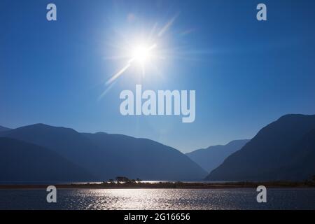 Lac Teletskoye en montagne. Altaï Russie Banque D'Images