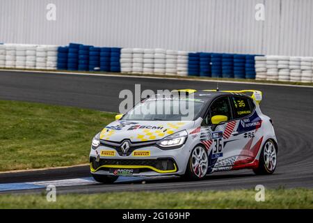 Albi, France. 04e juin 2021. 36 CARVALHIDO Enzo (FRA), SPORT AUTO RACING, Renault Clio Cup IV, action au 3ème tour du Championnat de France FFSA Tourisme 2021, du 4 au 6 juin 2021 sur le circuit d'Albi, Albi, France - photo Marc de Mattia / DPPI crédit: DPPI Media/Alay Live News Banque D'Images