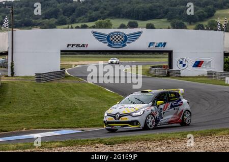 Albi, France. 04e juin 2021. 36 CARVALHIDO Enzo (FRA), SPORT AUTO RACING, Renault Clio Cup IV, action au 3ème tour du Championnat de France FFSA Tourisme 2021, du 4 au 6 juin 2021 sur le circuit d'Albi, Albi, France - photo Marc de Mattia / DPPI crédit: DPPI Media/Alay Live News Banque D'Images