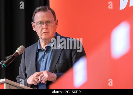 Seebach, Allemagne. 05e juin 2021. Bodo Ramelow (parti de gauche), ministre-président de la Thuringe, prend la parole lors de la réunion des représentants d'État du parti de gauche de Thuringe. Le nouveau chef du parti de gauche, Hennig-Wellsow, veut entrer au Bundestag pour la première fois. Credit: Michael Reichel/dpa/Alay Live News Banque D'Images